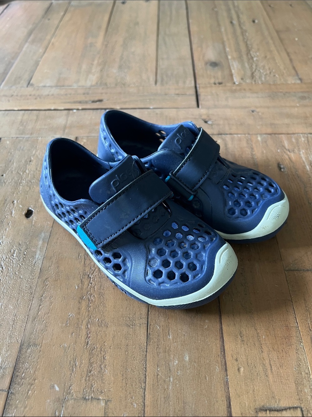 Plae Mimo blue perforated waterproof sneakers little kids size 8 blue